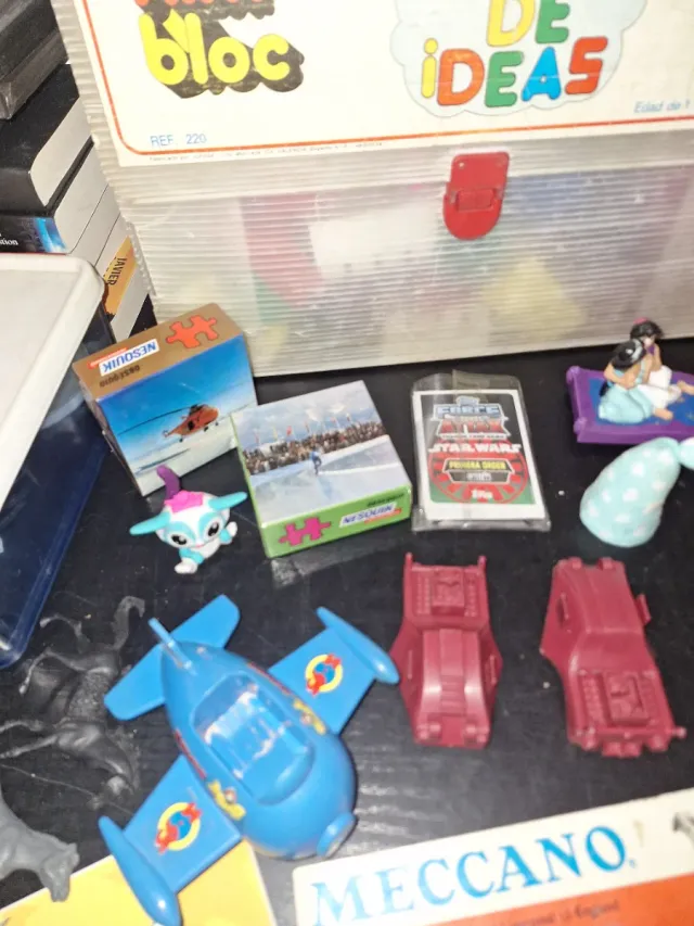 Caja de juguetes varios