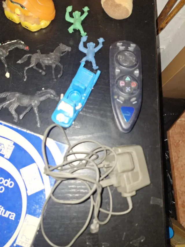 Caja de juguetes varios