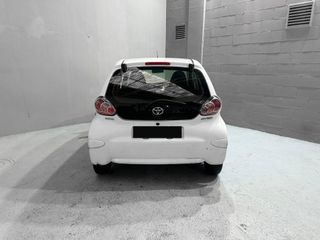 TOYOTA AYGO 1.0 Gasolina de 68CV del 2014
