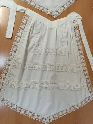 Conjunto huertana delantal y manteleta