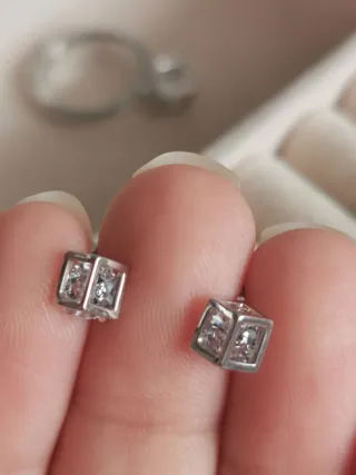 Conjunto Anillo y Pendientes Cubo