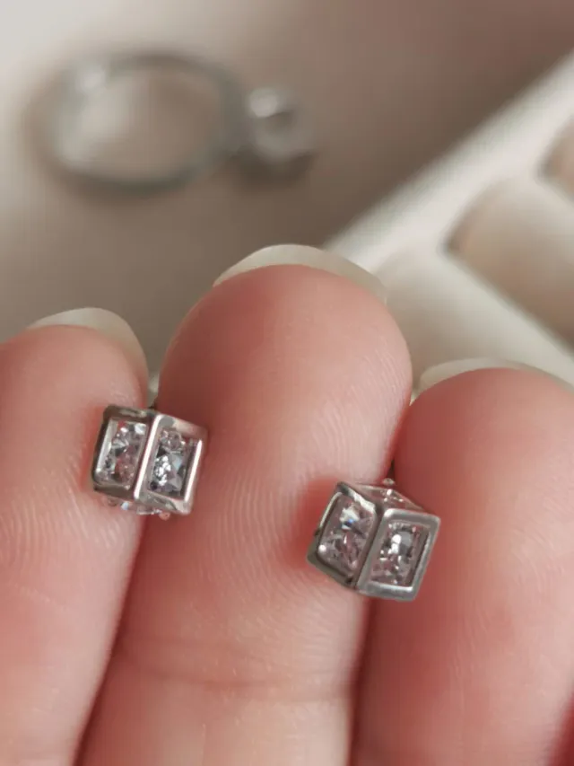 Conjunto Anillo y Pendientes Cubo