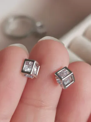 Conjunto Anillo y Pendientes Cubo