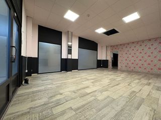 Local comercial en alquiler en Montigalà -Sant Crist en Badalona