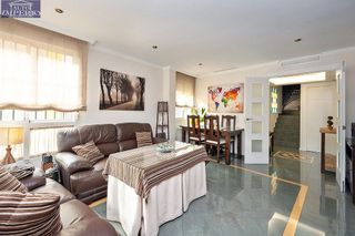 Casa adosada en venta en Polígono Cartuja – La Paz en Granada