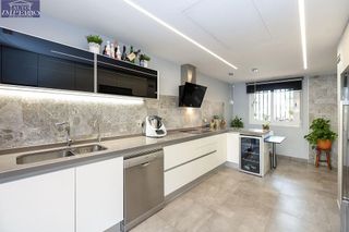 Casa adosada en venta en Polígono Cartuja – La Paz en Granada