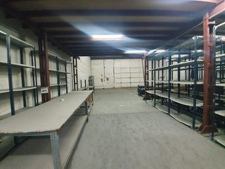 Nave industrial en alquiler en El Juncal - Av. de la Paz en Sevilla