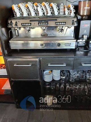 Local comercial en alquiler en Universidad - Los Lirios en Logroño