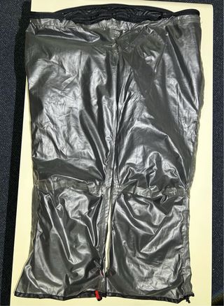 Mono de moto con protecciones