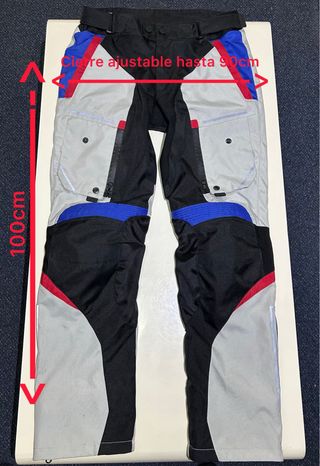 Mono de moto con protecciones