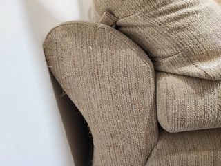 ÚLTIMA SEMANA EN VENTA Sofá beige respaldo alto