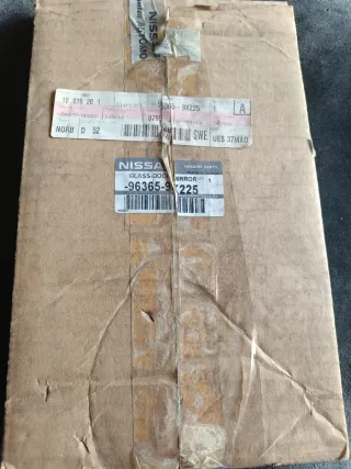 Espejo retrovisor Nissan Cabstar. Recambio origina