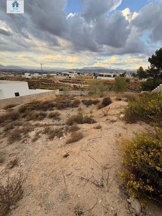 Terreno en venta en Zubia (La)