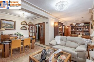 Piso en venta en Camino de Ronda - Rosaleda en Granada