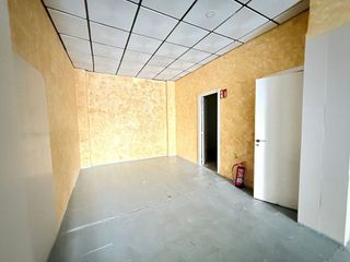 Local comercial en venta en Montserrat - Parque Empresarial en San Fernando de Henares