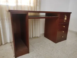 Escritorio de madera maciza