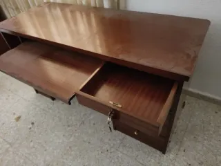 Escritorio de madera maciza