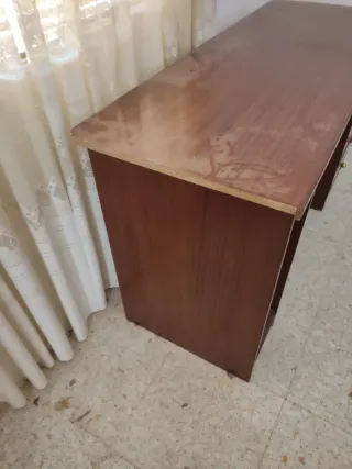 Escritorio de madera maciza
