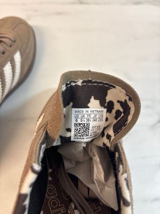 Zapatillas Adidas Spezial Marrones y Blancas