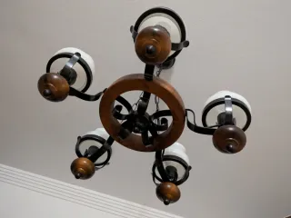 Lámpara forja y madera con globos