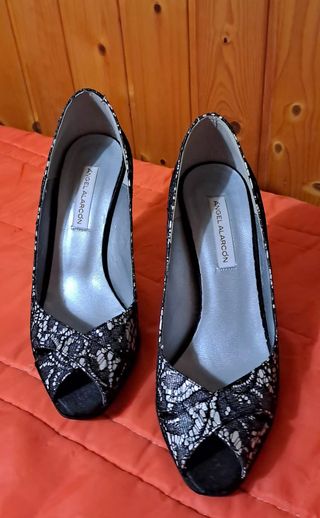 Zapatos de tacón encaje negro y plata