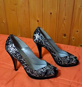 Zapatos de tacón encaje negro y plata