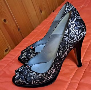 Zapatos de tacón encaje negro y plata