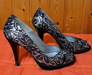 Zapatos de tacón encaje negro y plata