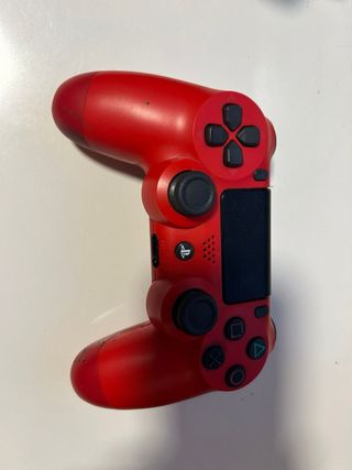 PS4 (PlayStation 4) Negra. Con 3 mandos para jugar