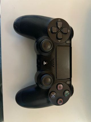 PS4 (PlayStation 4) Negra. Con 3 mandos para jugar