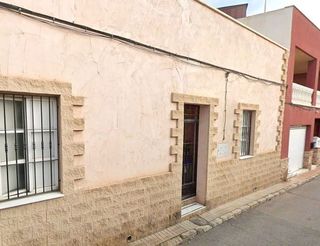 Casa adosada en venta en La Chanca - Pescadería en Almería