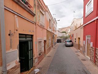 Casa adosada en venta en La Chanca - Pescadería en Almería
