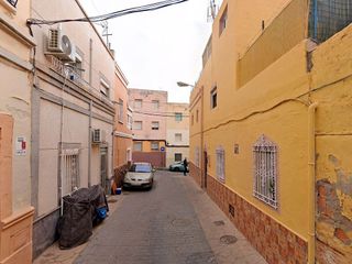 Casa adosada en venta en La Chanca - Pescadería en Almería