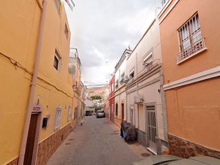 Casa adosada en venta en La Chanca - Pescadería en Almería