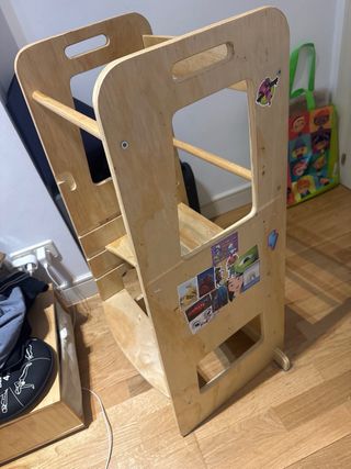 Torre de aprendizaje de madera para bebés / niños