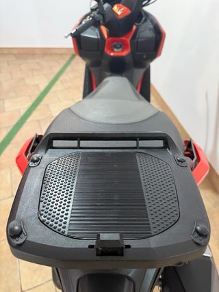 Kymco DTX 125 Negra y Naranja