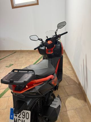 Kymco DTX 125 Negra y Naranja