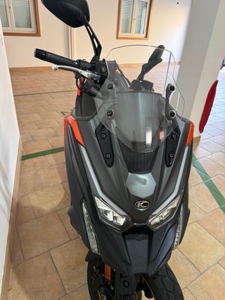 Kymco DTX 125 Negra y Naranja
