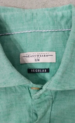 Camisa de lino de hombre color verde casual.