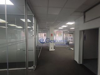 Local comercial en alquiler en Milán - Pumarín - Teatinos en Oviedo