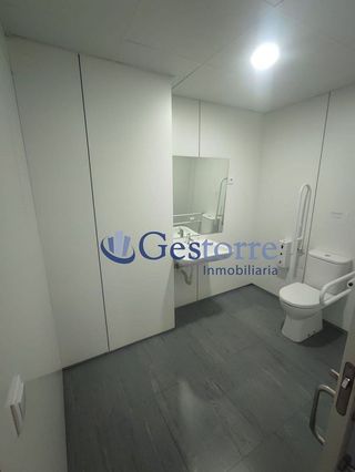 Local comercial en alquiler en Milán - Pumarín - Teatinos en Oviedo