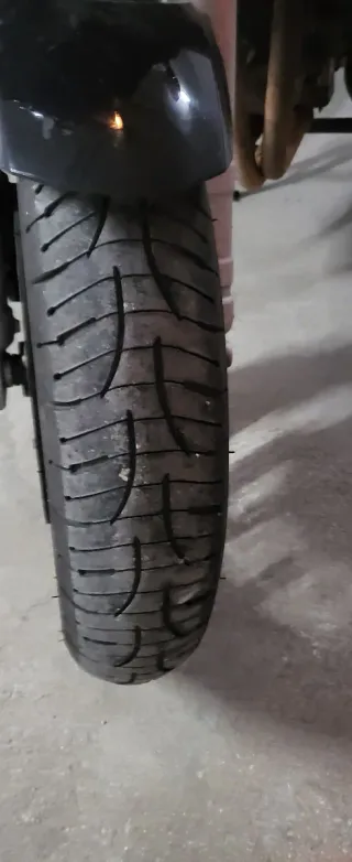 Neumático Moto Deportiva Negro