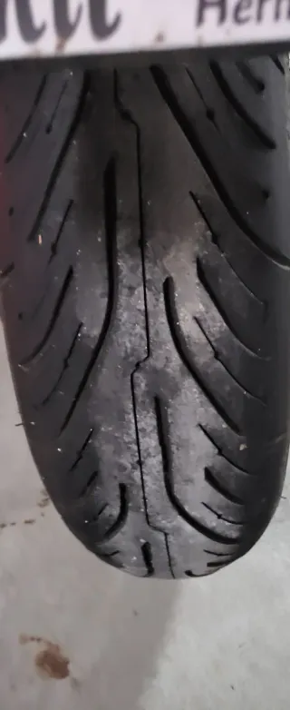 Neumático Moto Deportiva Negro