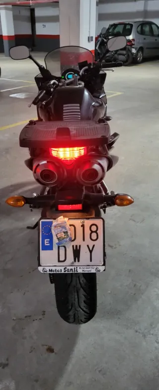 Neumático Moto Deportiva Negro