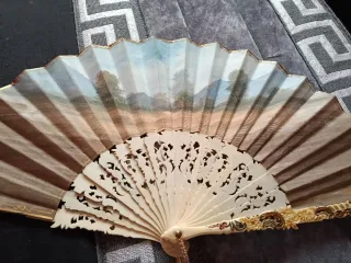 Abanico Hueso Pintado a Mano Firmado