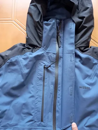 Chaqueta Impermeable Wedze Azul y Negra