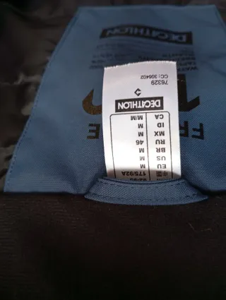 Chaqueta Impermeable Wedze Azul y Negra