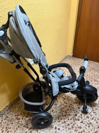 Triciclo para bebé gris sin usar