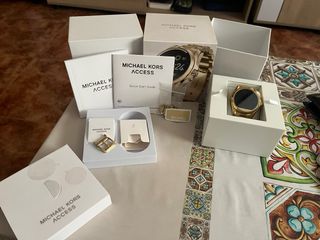 Reloj Michael Kors Access Bradshaw 2 Dorado