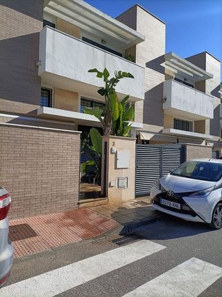 Casa adosada en alquiler en Arco Norte - Avda. España en Dos Hermanas